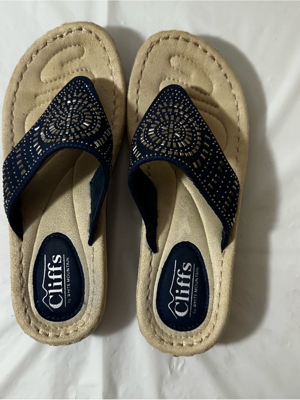 Cliffs by WHITE MOUNTAIN Navy Embellished Thong Sandals Size 7 - Picture 8 of 11